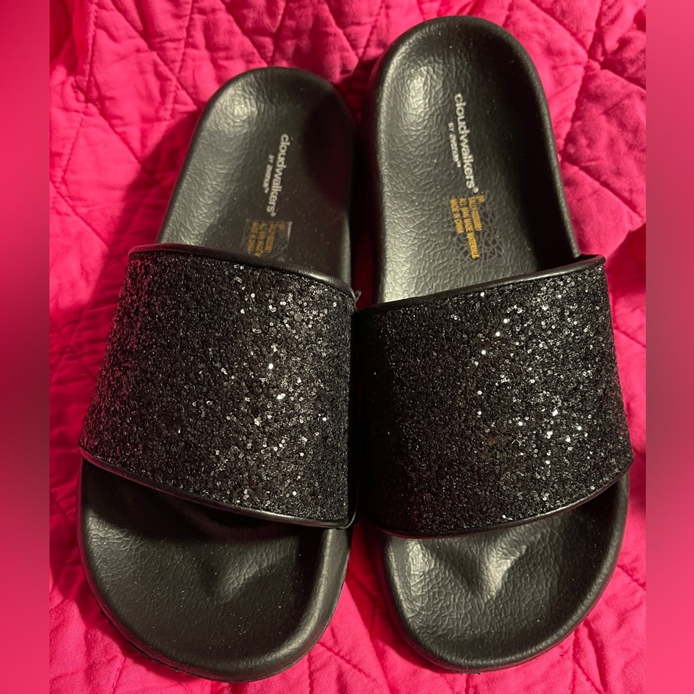 Cloudwalker Avenue glittery slides - size 9 W